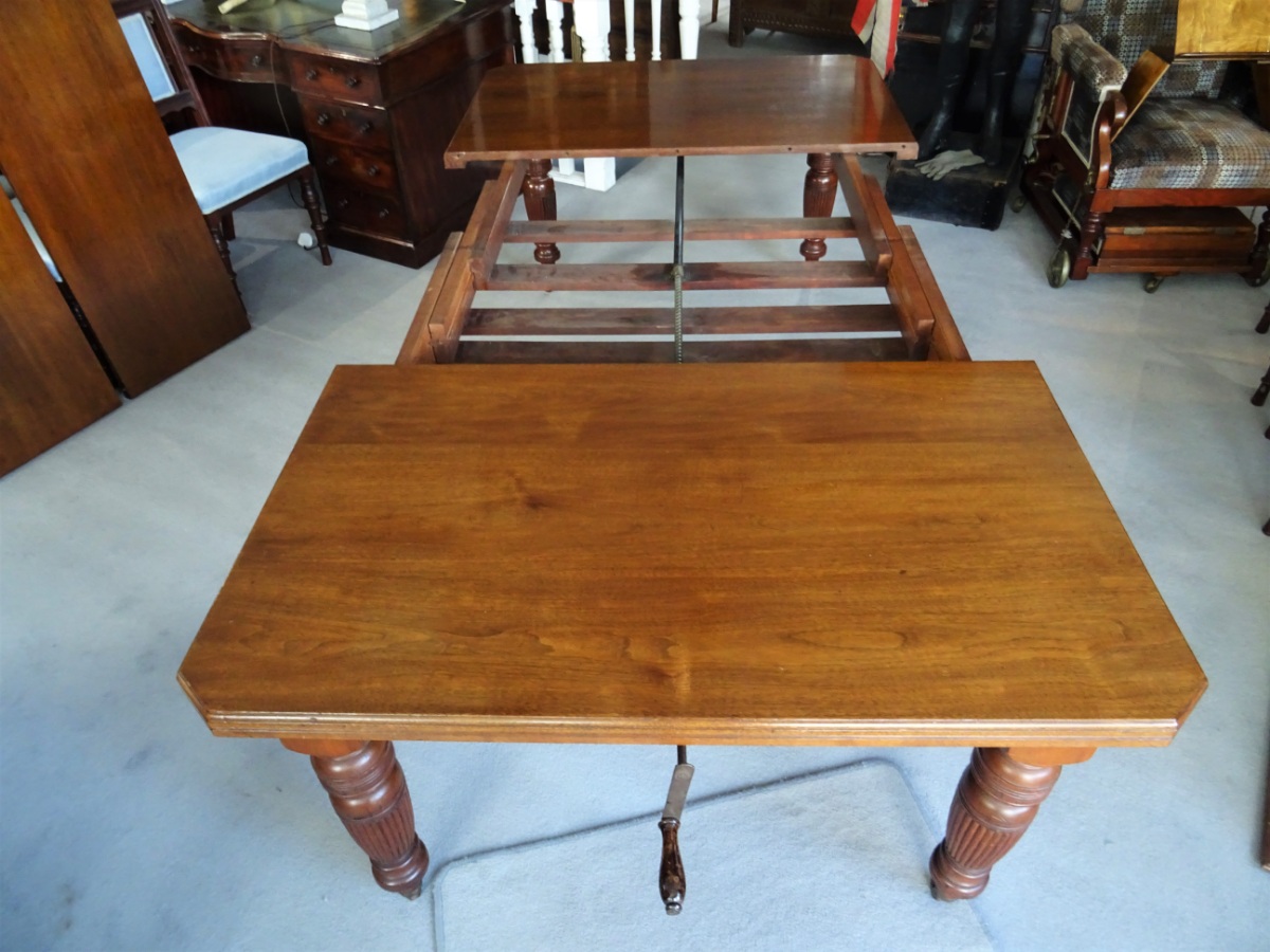 A Large Victorian Extending Wind out Walnut Dining Table (6).JPG